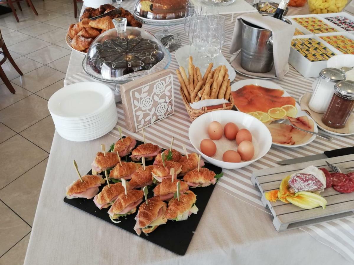 Hotel Coluccini Marina di Pietrasanta Dış mekan fotoğraf